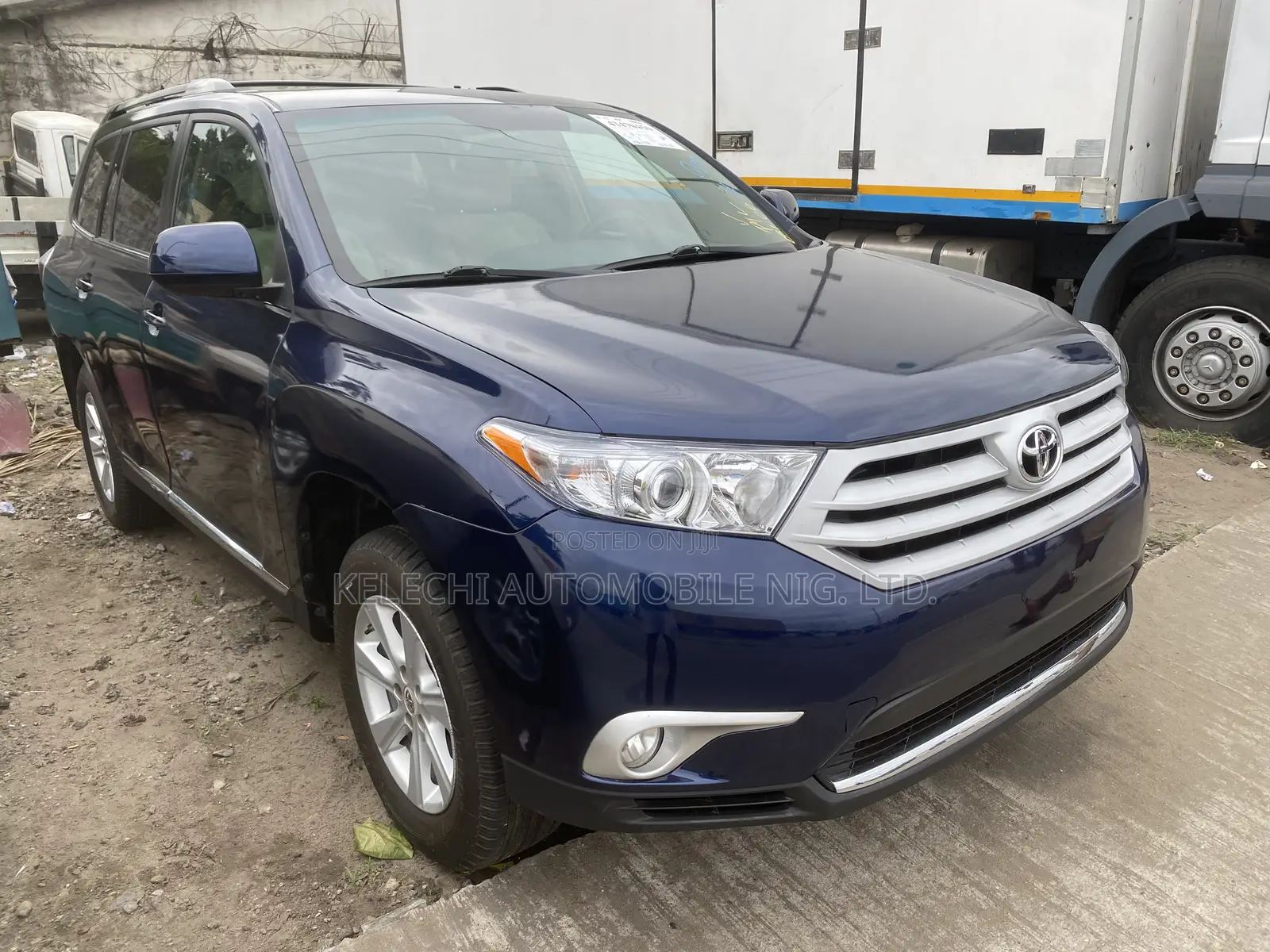 Toyota Highlander SE 2012 Blue