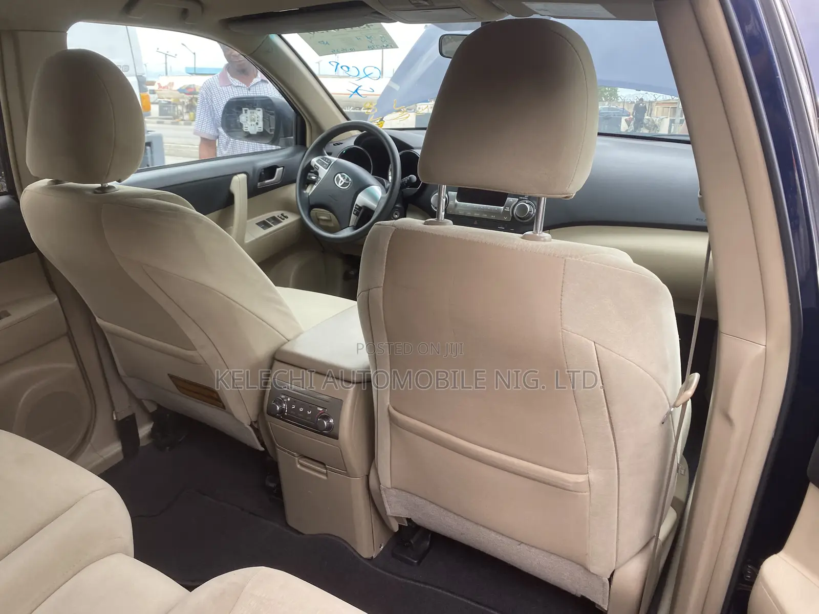 Toyota Highlander SE 2012 Blue