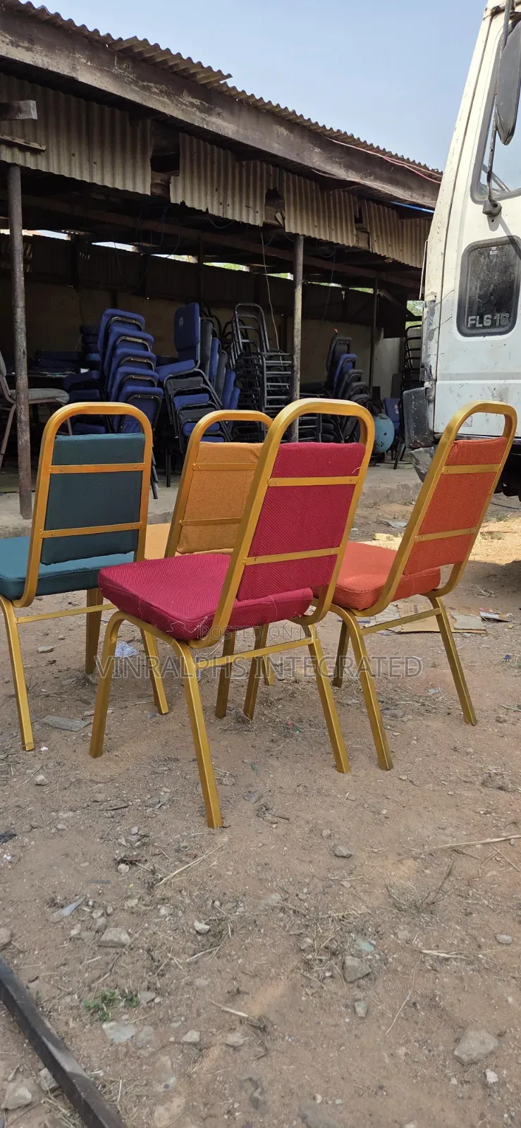 Different Colours Banquet Chairs With Large Seats