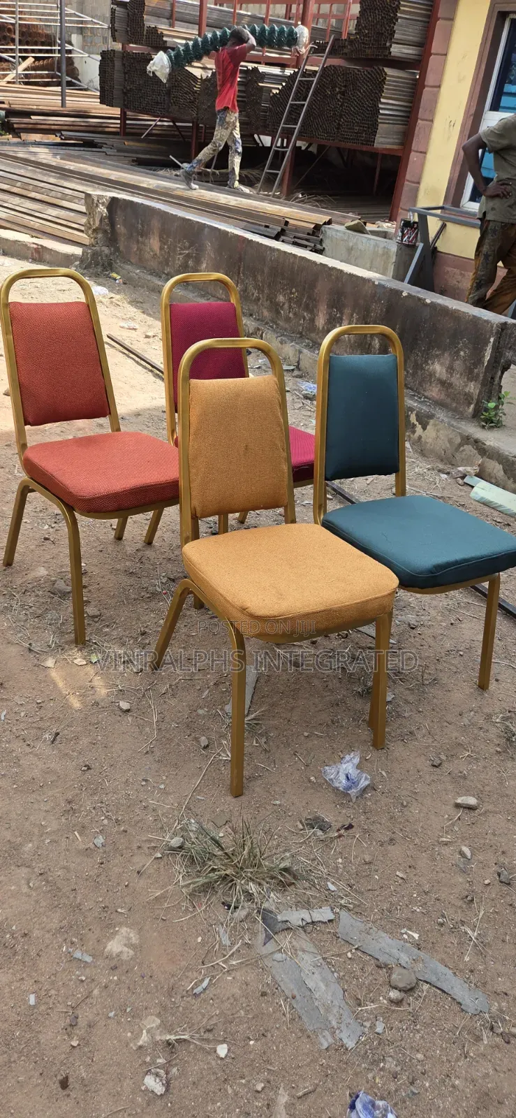Different Colours Banquet Chairs With Large Seats