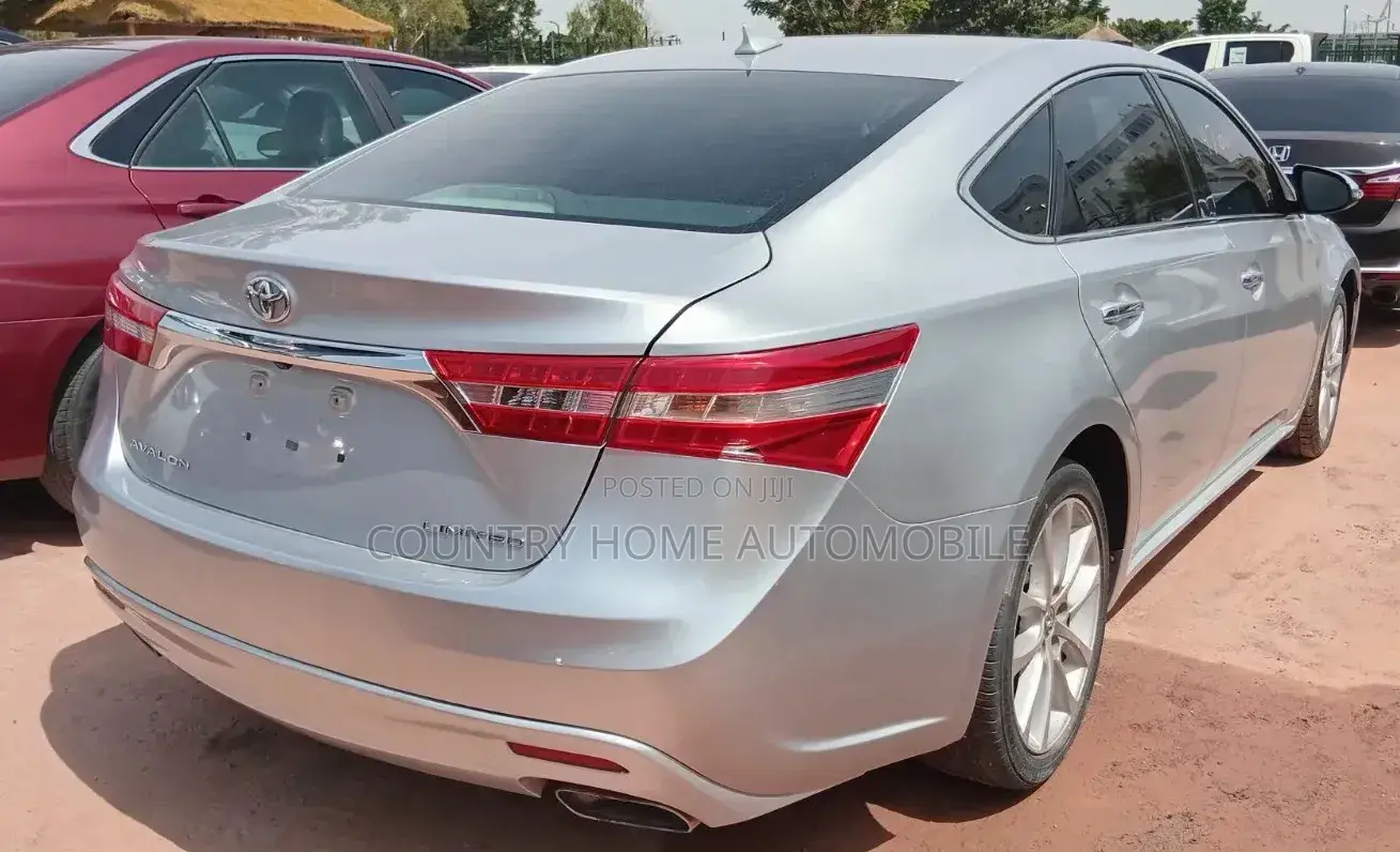 Toyota Avalon Limited 4dr Sedan (3.5L 6cyl 6A) 2014 Silver