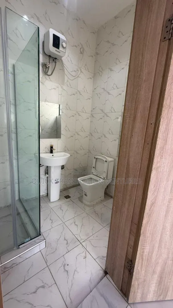 4bdrm Duplex in Ikota Gra, Chevron for rent