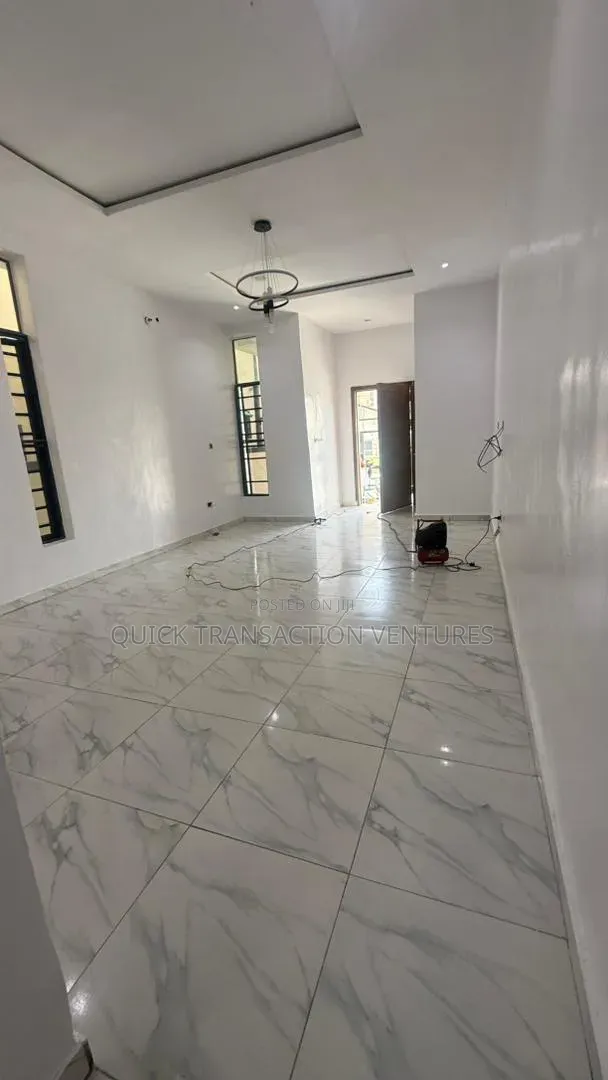 4bdrm Duplex in Ikota Gra, Chevron for rent