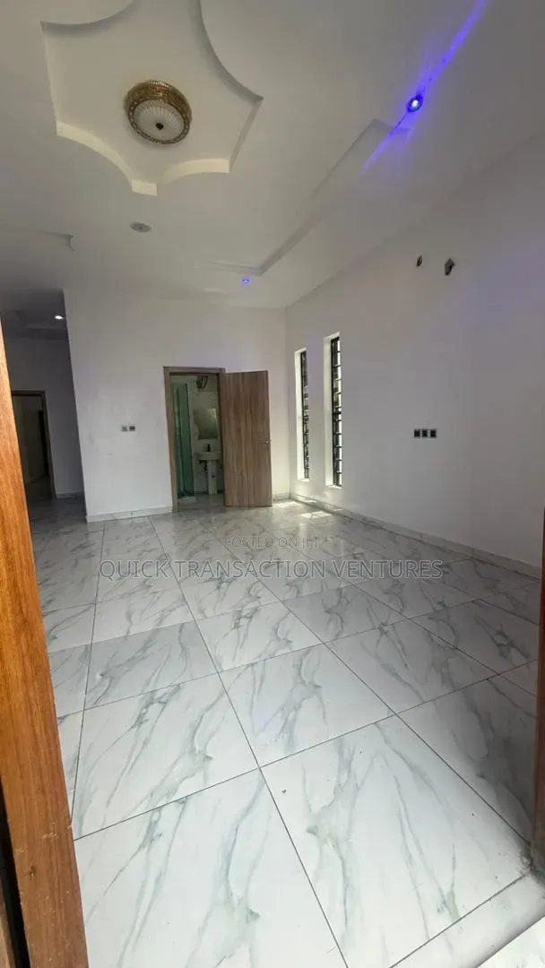 4bdrm Duplex in Ikota Gra, Chevron for rent