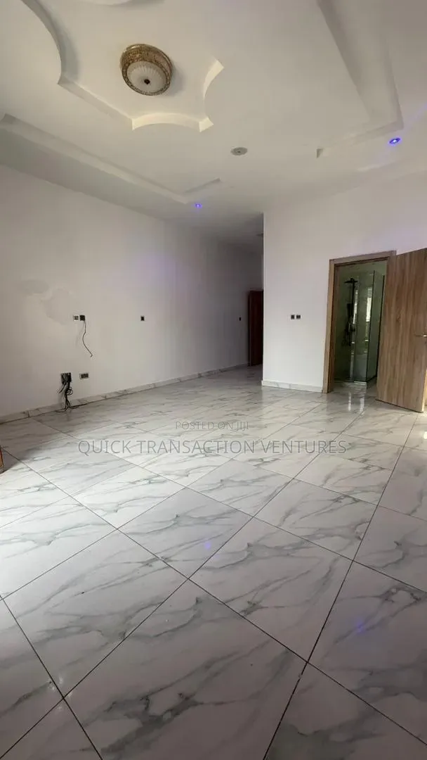 4bdrm Duplex in Ikota Gra, Chevron for rent