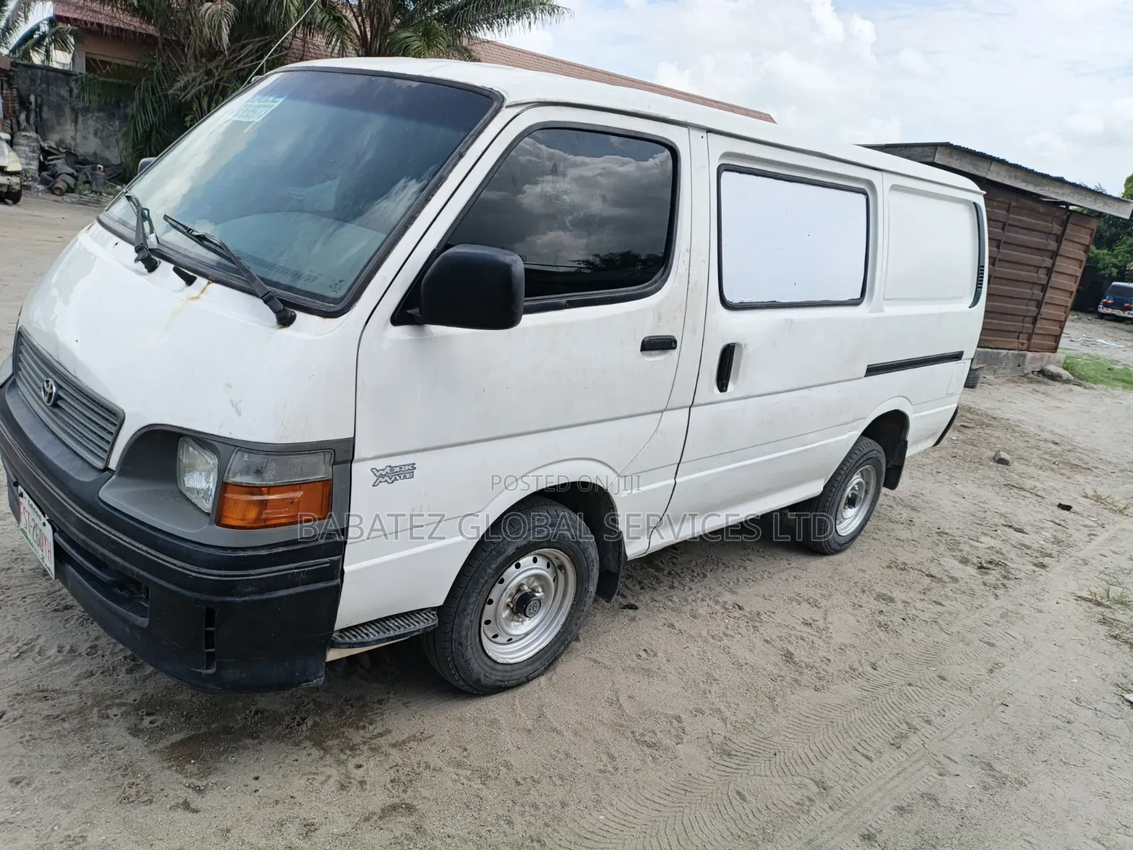Toyota HiAce 2000 White