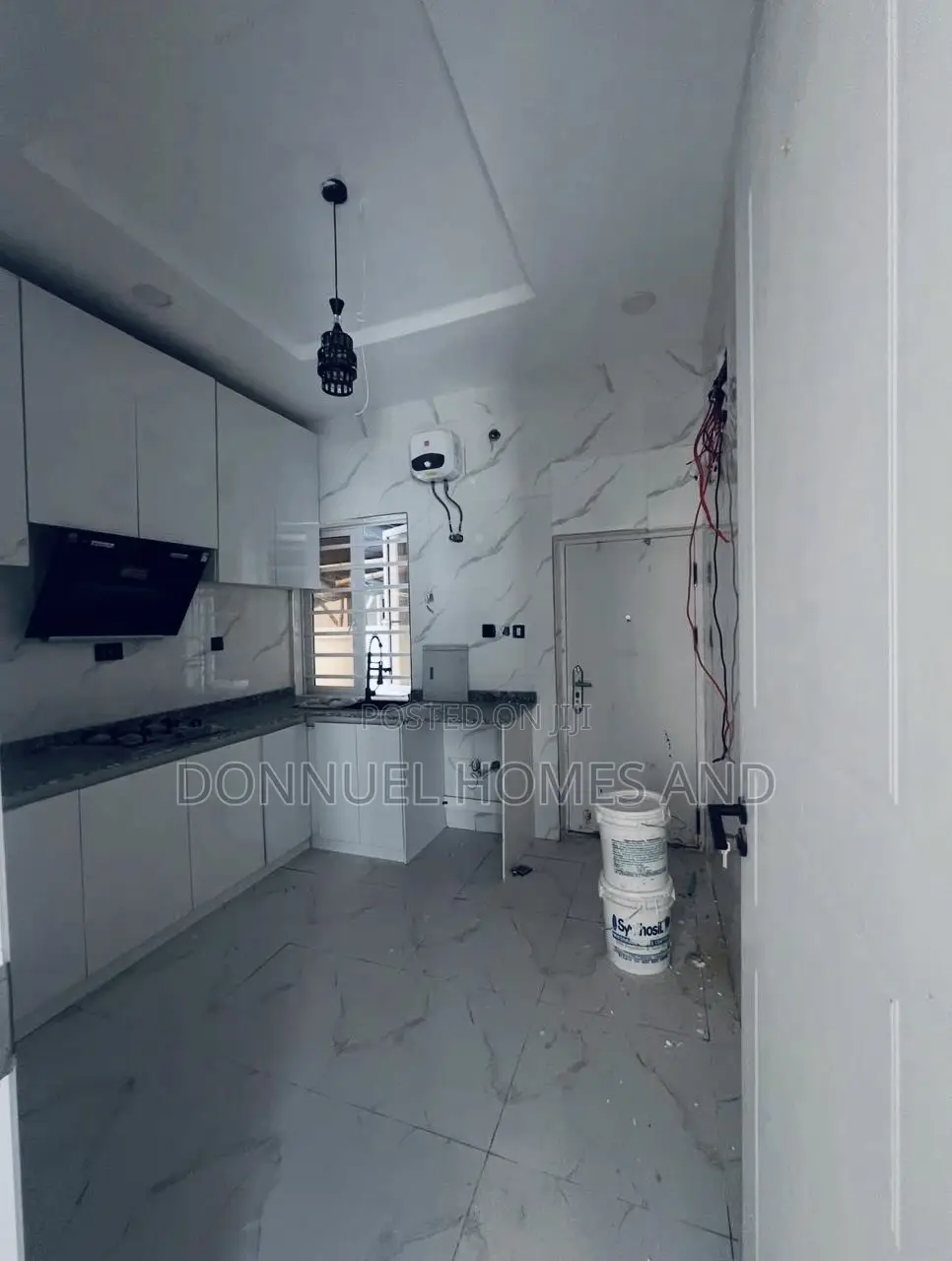 4bdrm Townhouse / Terrace in Ikota for rent