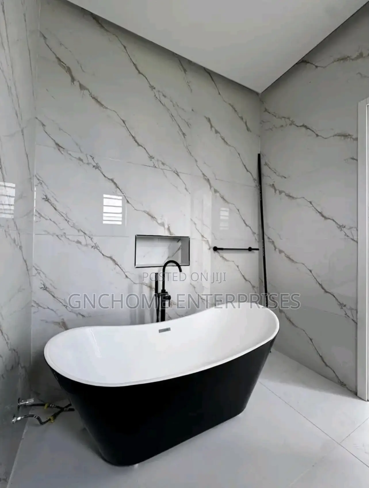 Free Standing Bathtub White And Black 170/75cm