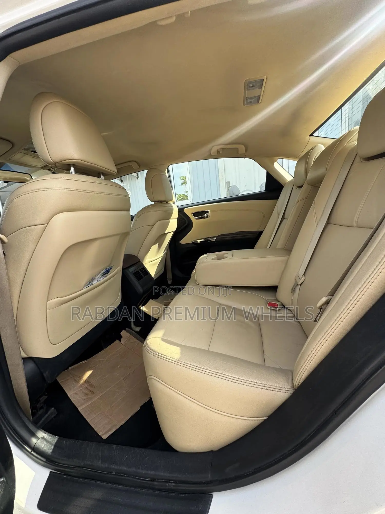 Toyota Avalon XLE Sedan FWD (3.5L 6cyl 6A) 2017 White