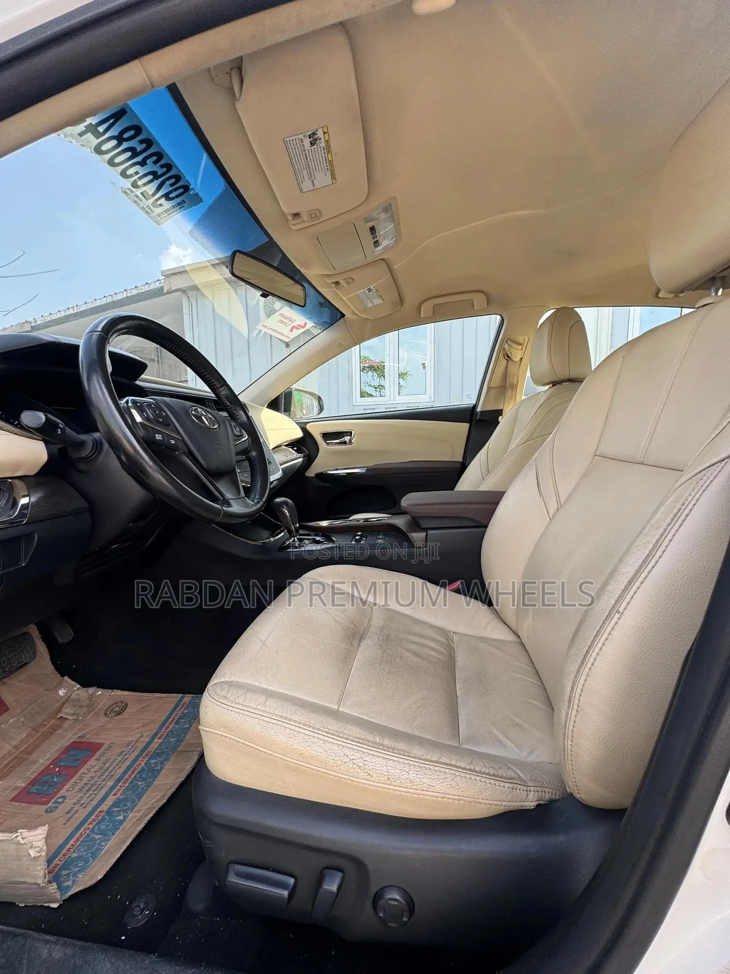 Toyota Avalon XLE Sedan FWD (3.5L 6cyl 6A) 2017 White