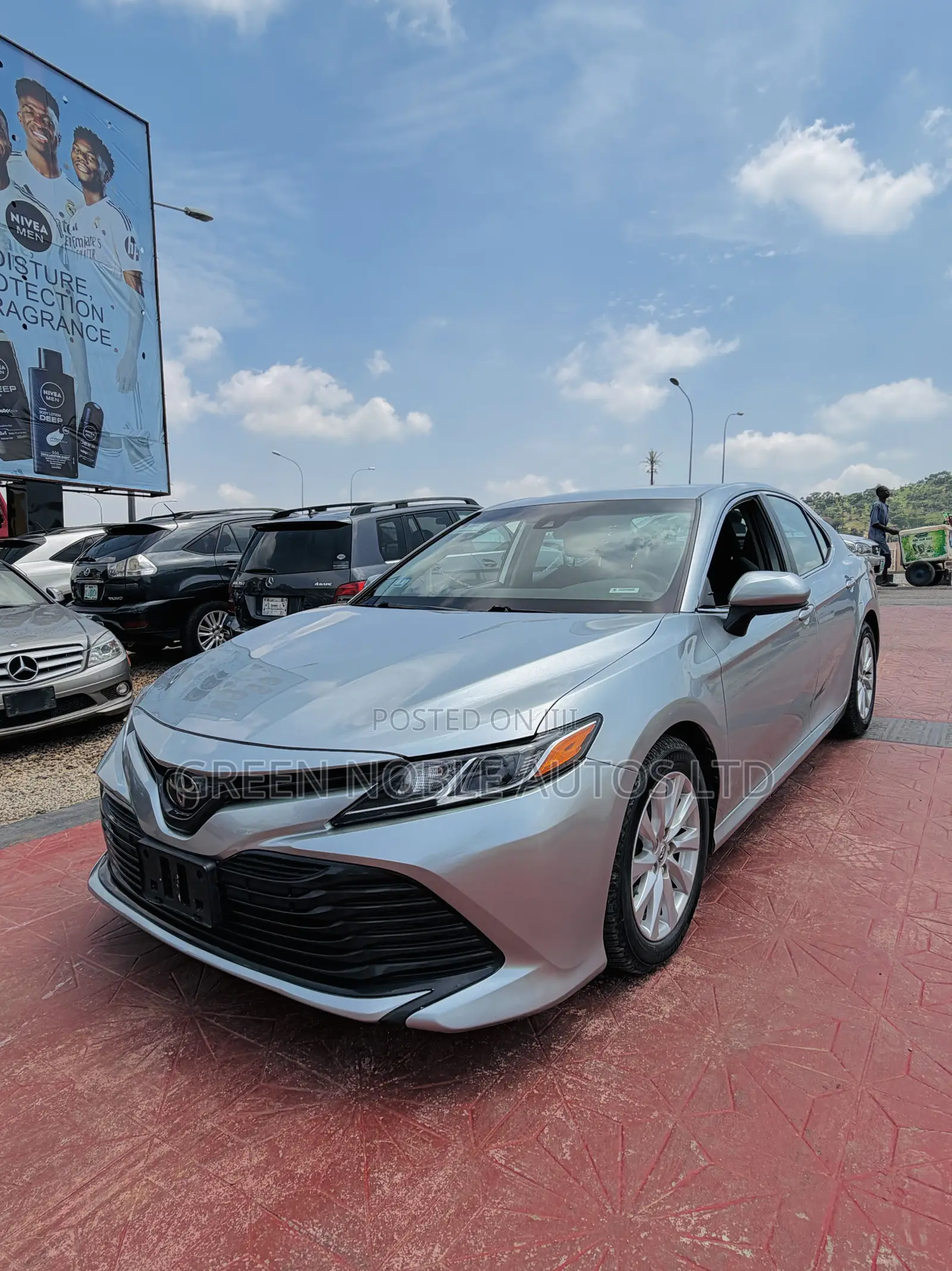 Toyota Camry 2019 Silver