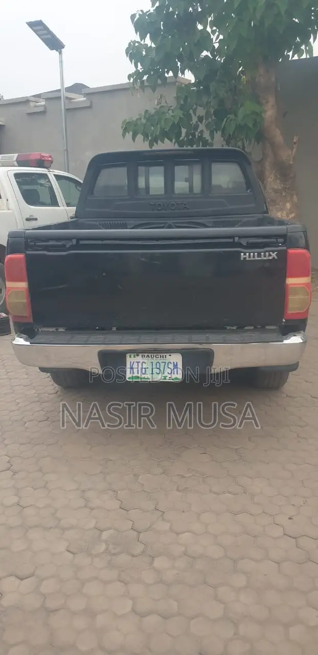 Toyota Hilux 2014 Black
