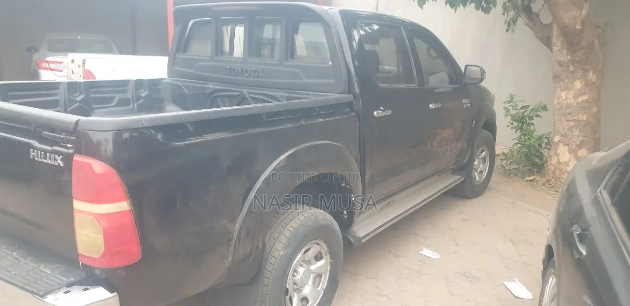 Toyota Hilux 2014 Black