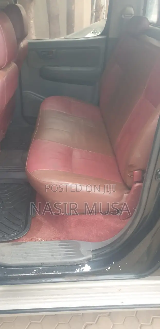 Toyota Hilux 2014 Black
