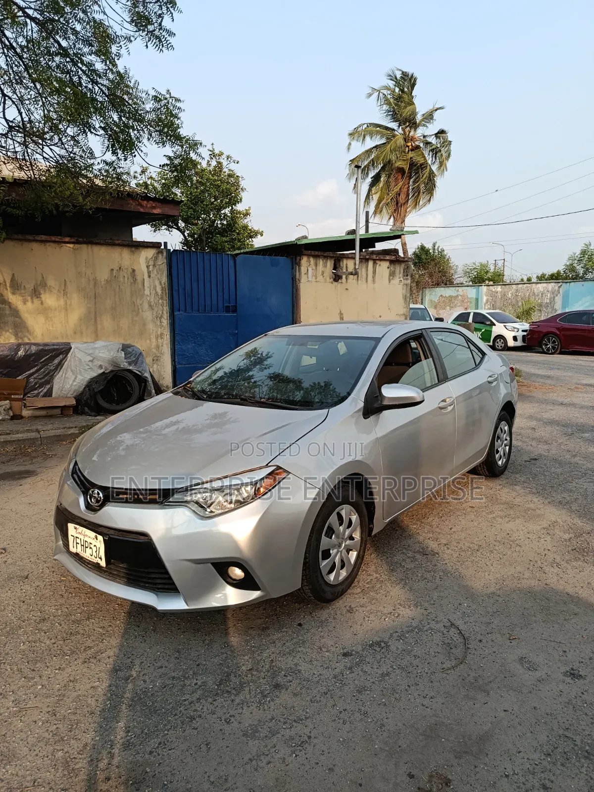 Toyota Corolla LE Premium 4dr Sedan (1.8L 4cyl CVT) 2014 Silver