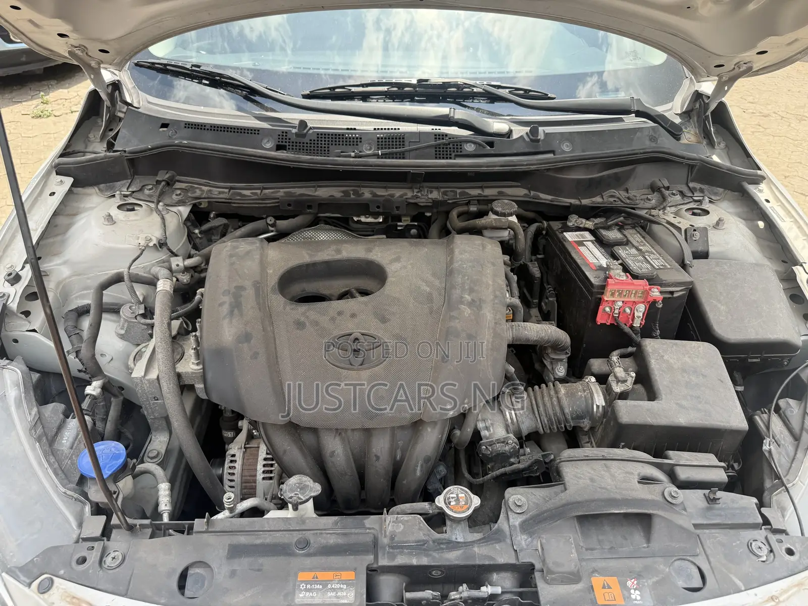 Toyota Yaris 1.5 Sedan LE 2020 White