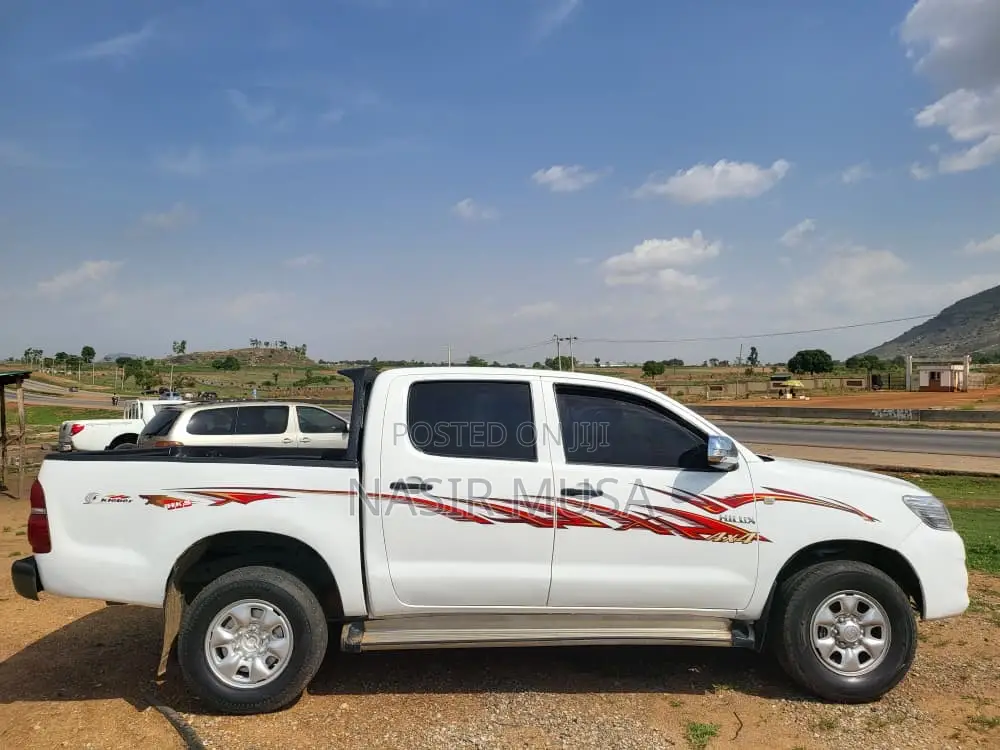 Toyota Hilux 2011 White