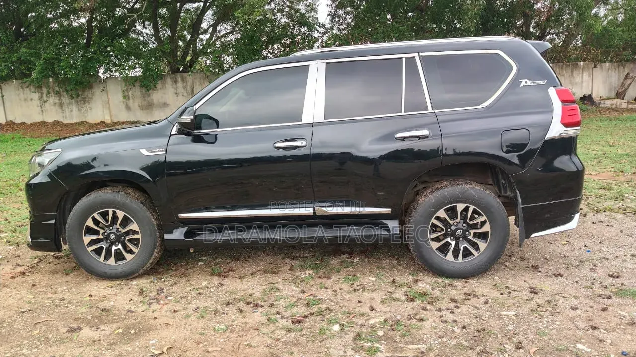 Toyota Land Cruiser Prado 2012 Black