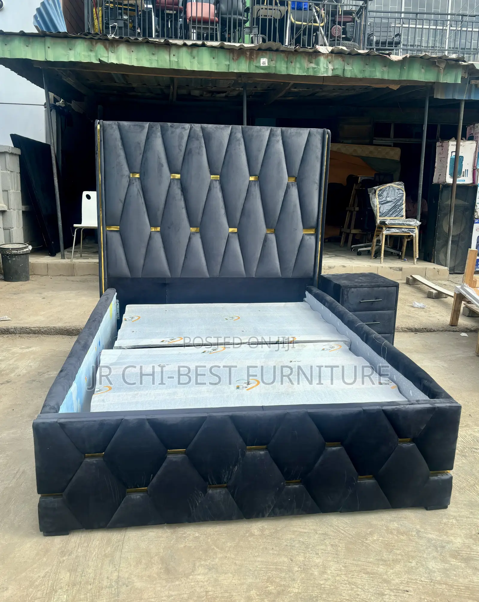 Detailed Durable 4.5 by 6 Padded Wooden Bedframe