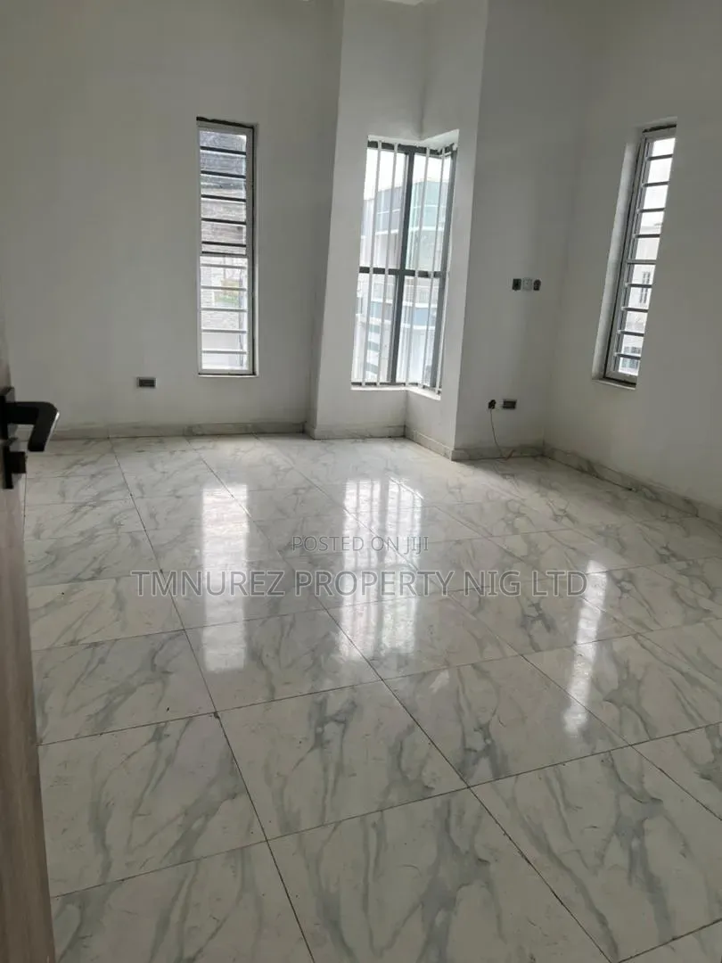 4bdrm Duplex in Chevron for sale