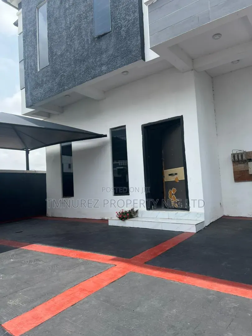 4bdrm Duplex in Chevron for sale