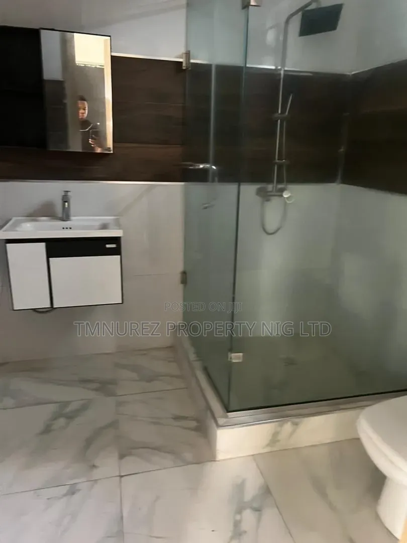 4bdrm Duplex in Chevron for sale