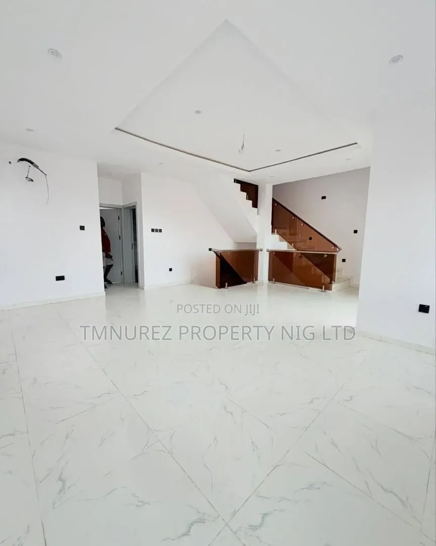 4bdrm Duplex in Obanikoro for sale