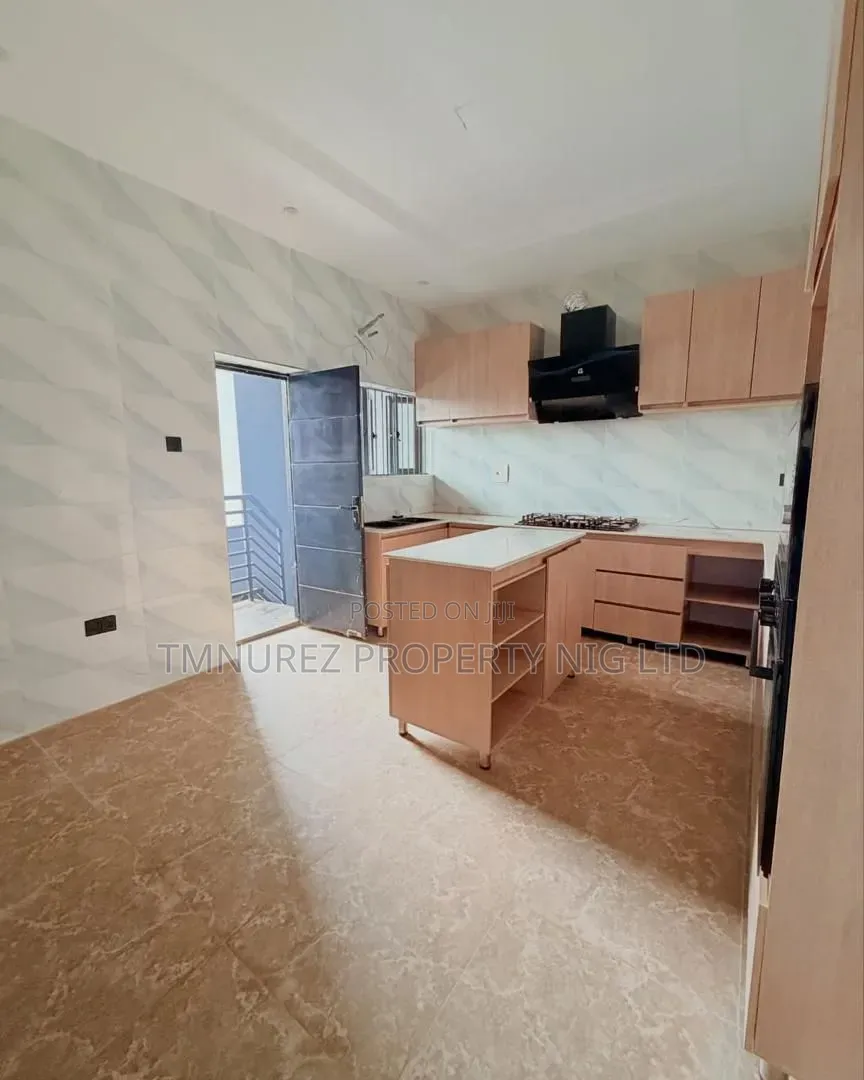 4bdrm Duplex in Obanikoro for sale