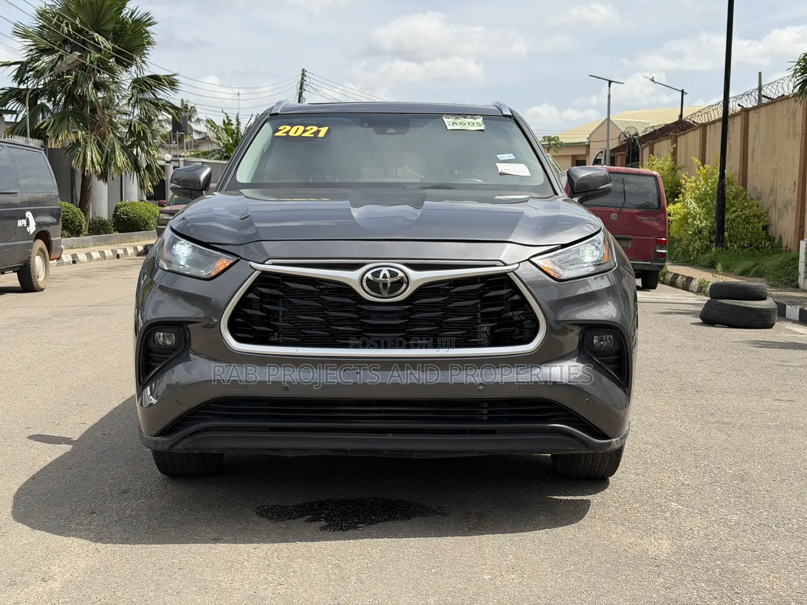 Toyota Highlander XLE 2021 Gray