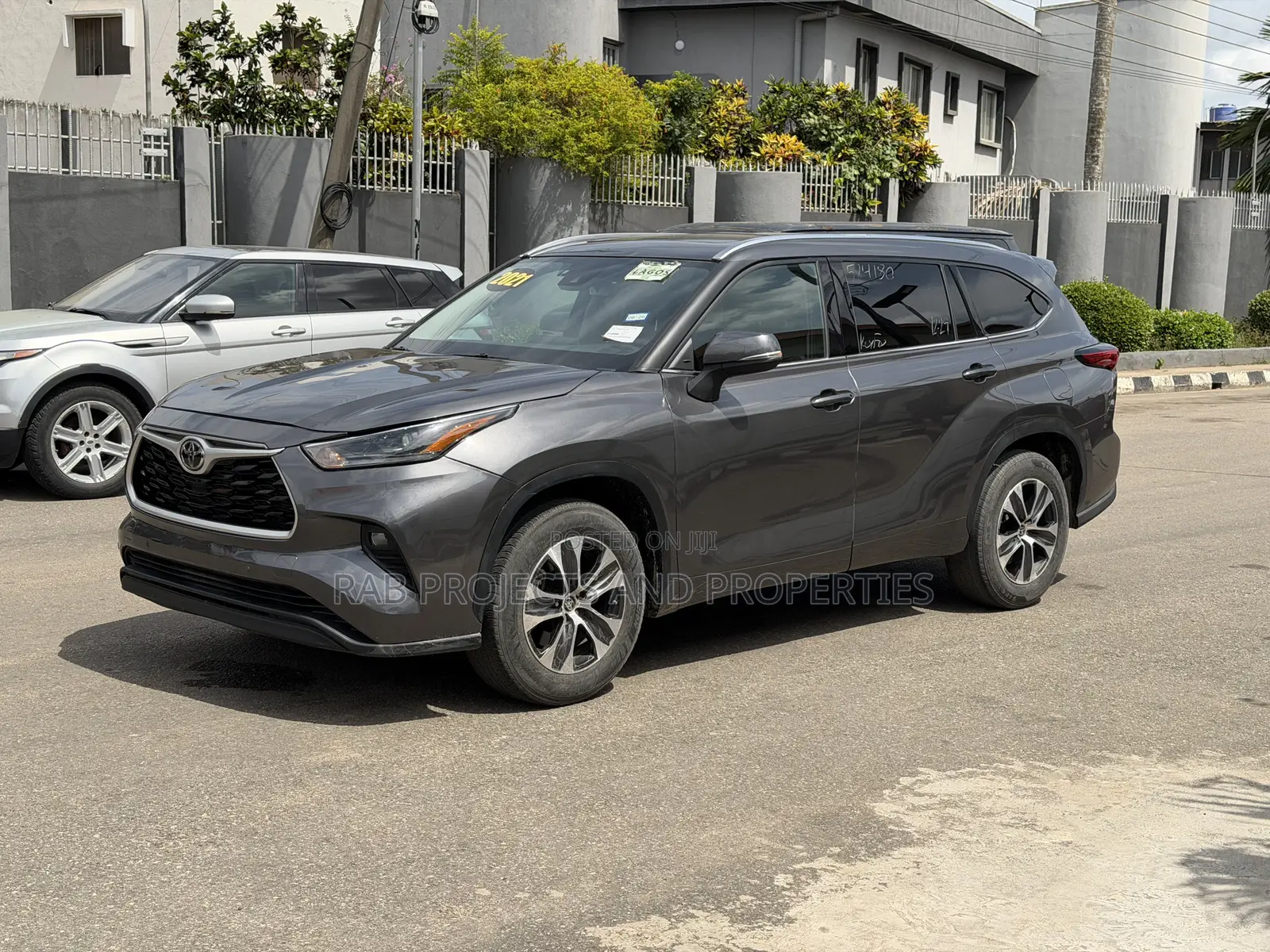 Toyota Highlander XLE 2021 Gray