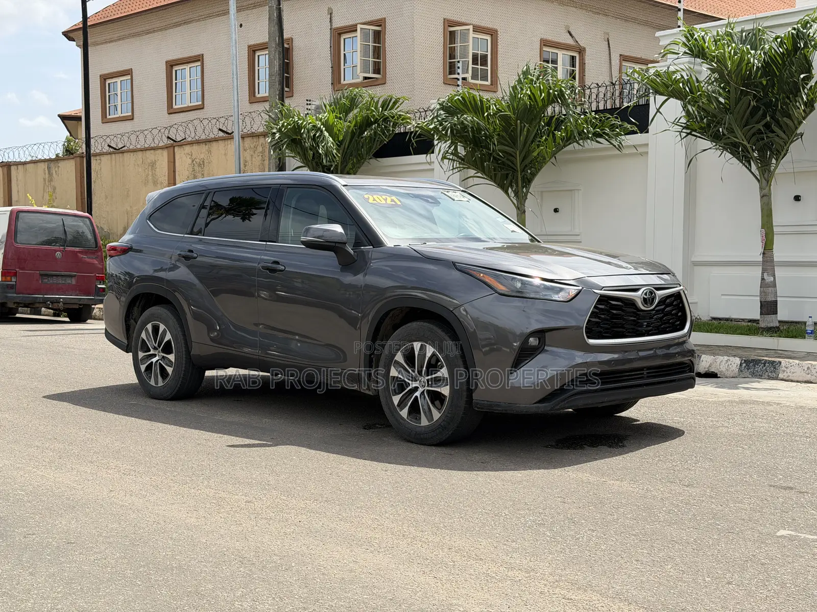 Toyota Highlander XLE 2021 Gray