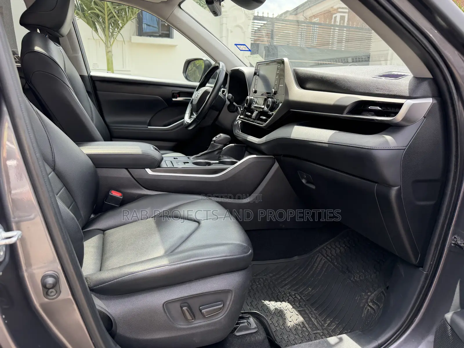 Toyota Highlander XLE 2021 Gray