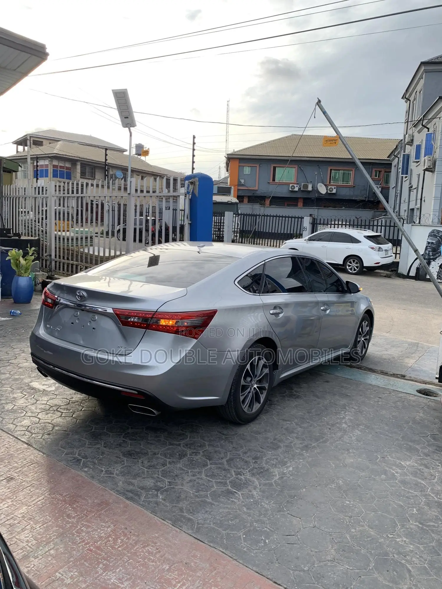 Toyota Avalon XLE Plus Sedan FWD (3.5L 6cyl 6A) 2017 Silver