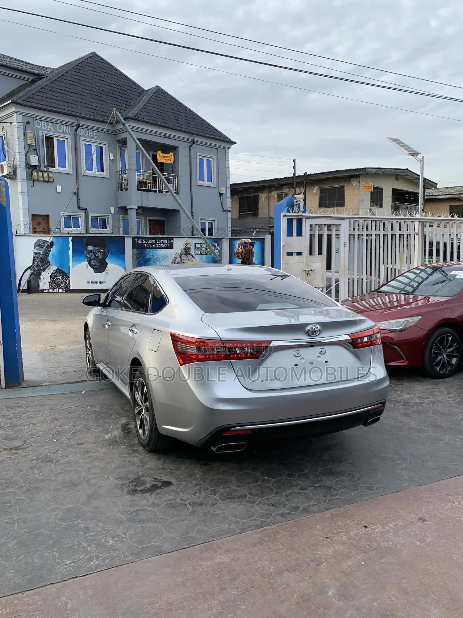 Toyota Avalon XLE Plus Sedan FWD (3.5L 6cyl 6A) 2017 Silver