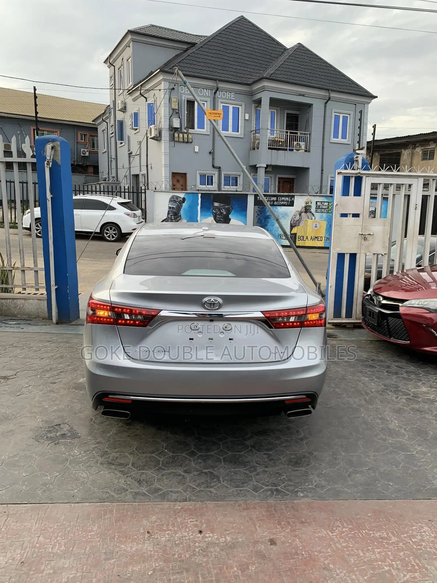 Toyota Avalon XLE Plus Sedan FWD (3.5L 6cyl 6A) 2017 Silver