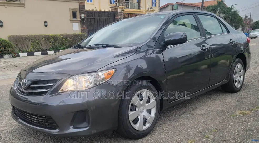 Toyota Corolla LE 4dr Sedan (1.8L 4cyl 4A) 2013 Gray