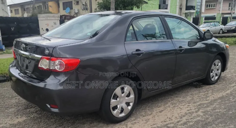 Toyota Corolla LE 4dr Sedan (1.8L 4cyl 4A) 2013 Gray