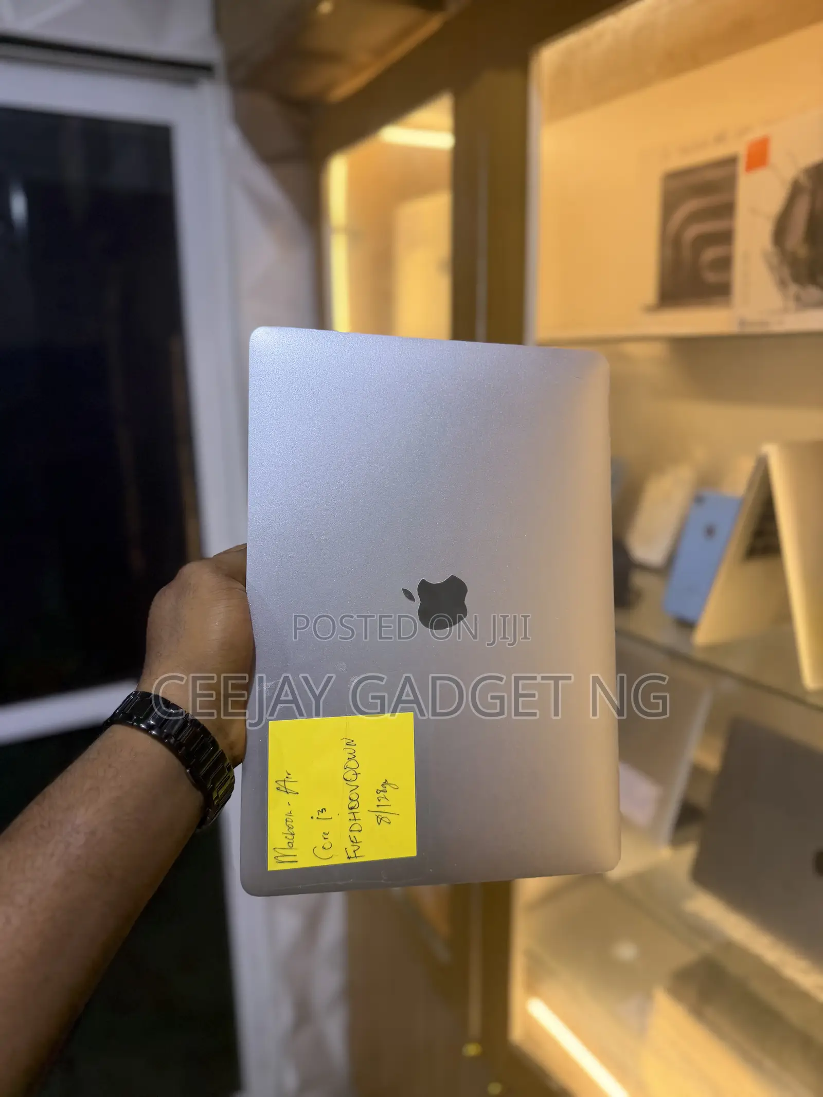 Laptop Apple MacBook Air 2020 8GB Intel Core i3 SSD 128GB