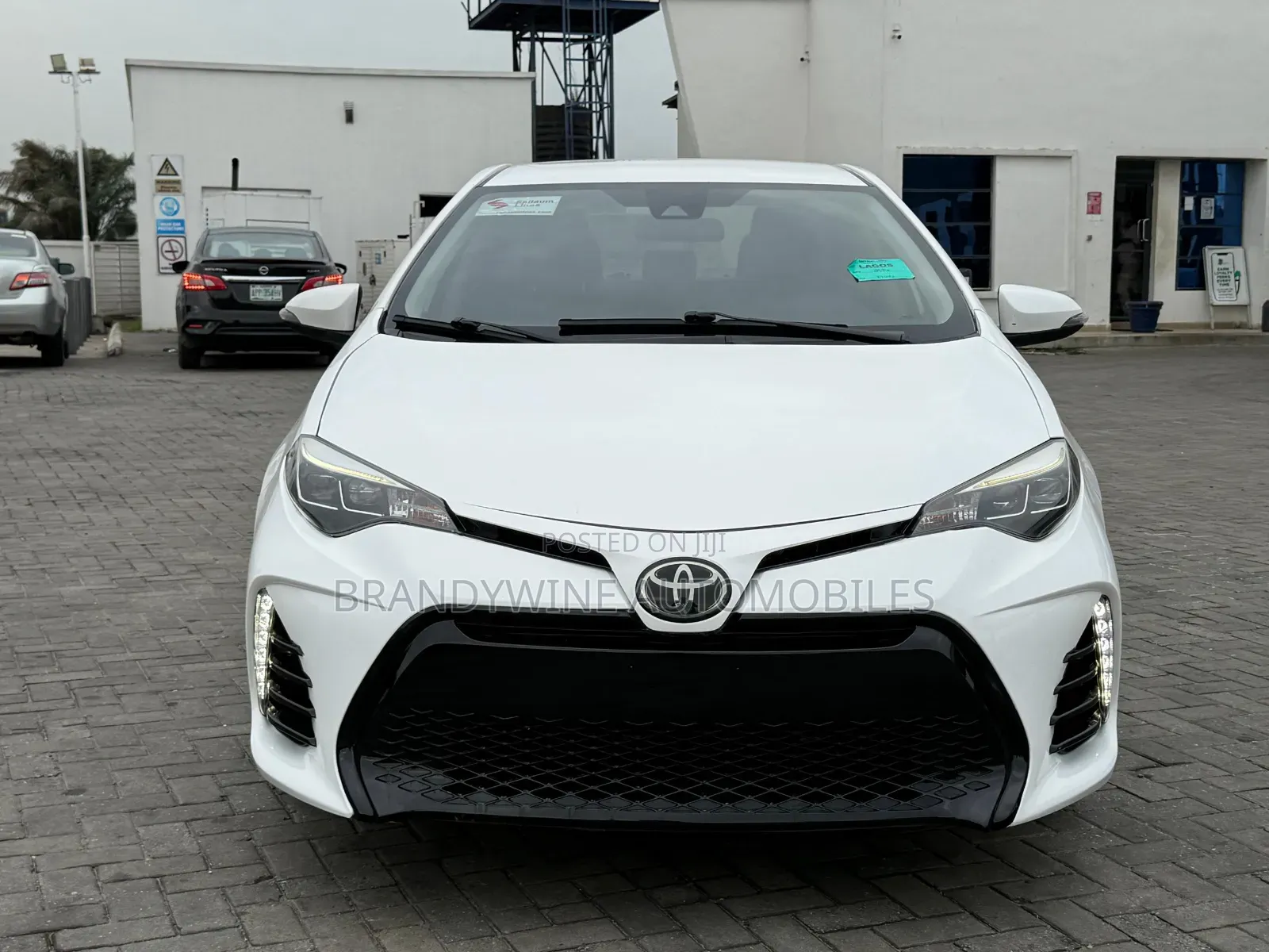 Toyota Corolla SE Special Edition 4dr Sedan (1.8L 4cyl CVT) 2017 White