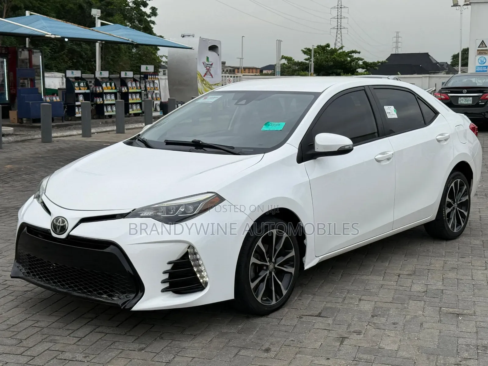 Toyota Corolla SE Special Edition 4dr Sedan (1.8L 4cyl CVT) 2017 White