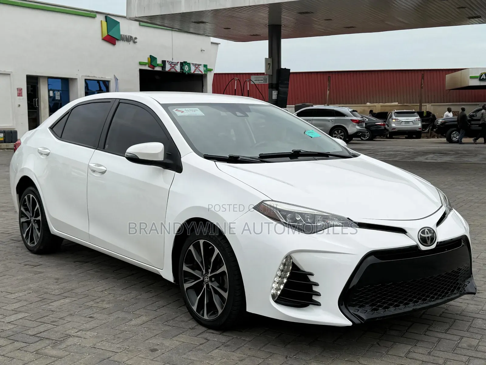 Toyota Corolla SE Special Edition 4dr Sedan (1.8L 4cyl CVT) 2017 White