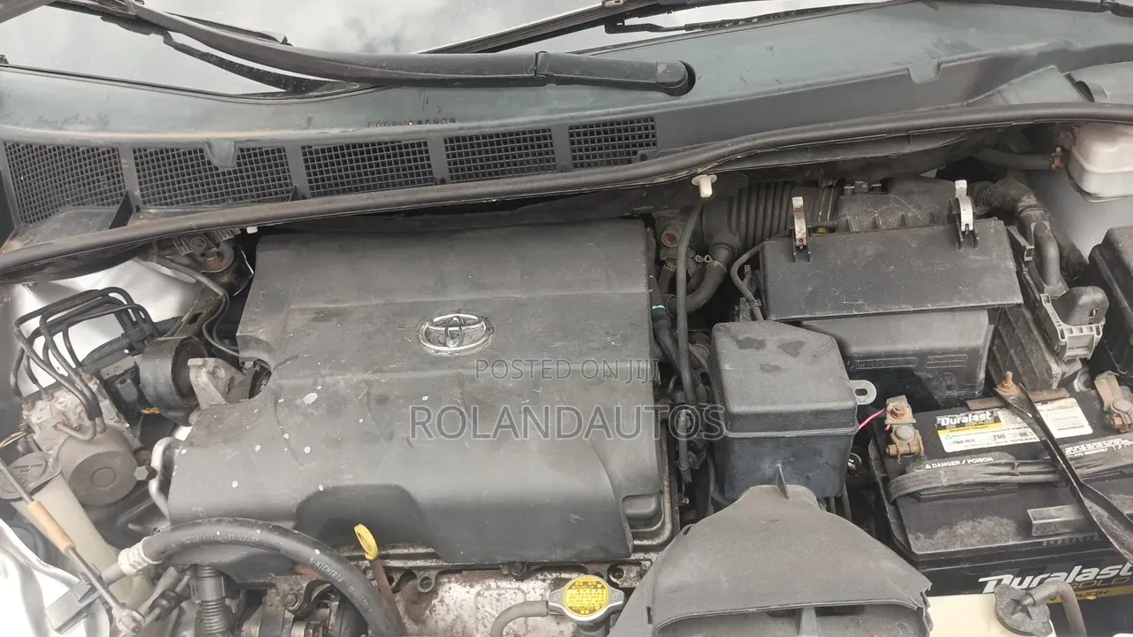 Toyota Sienna XLE FWD 8-Passenger 2013 Silver