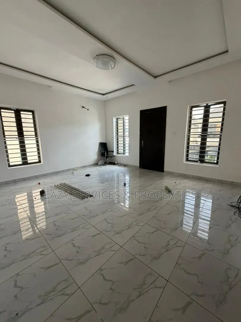 4bdrm Duplex in Dpkay Estate, Chevron for rent
