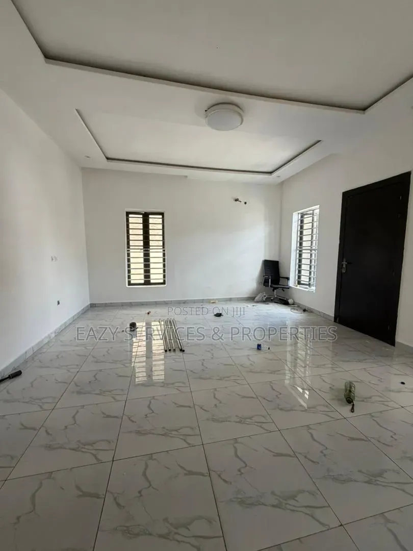 4bdrm Duplex in Dpkay Estate, Chevron for rent