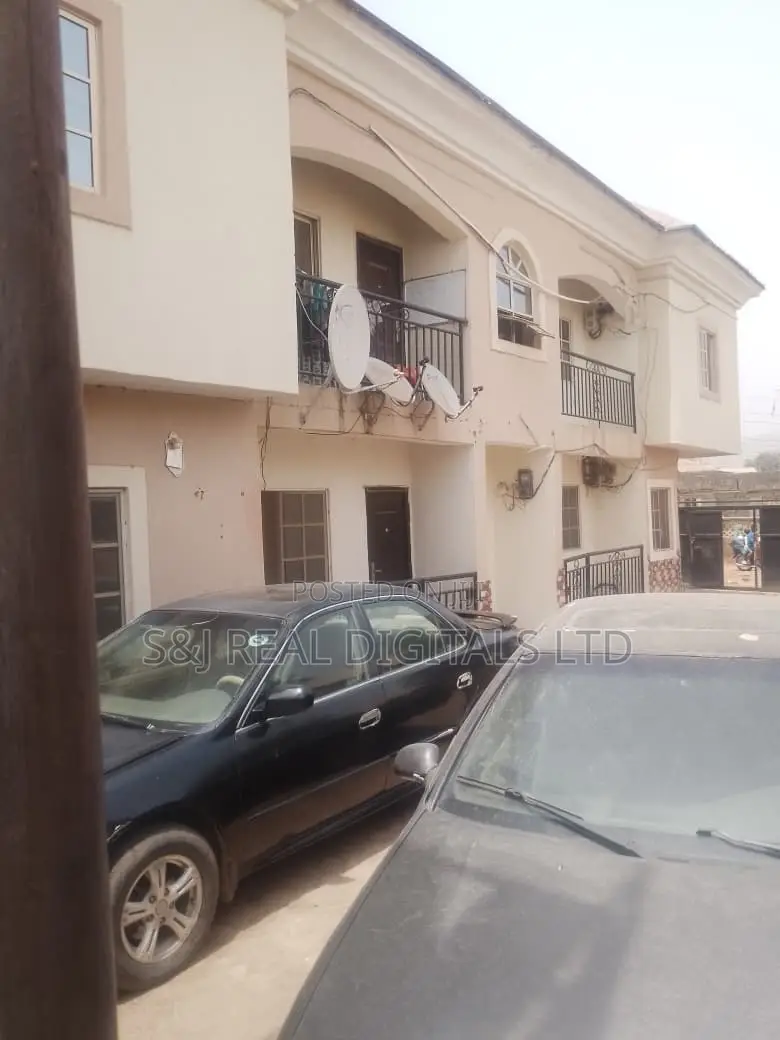 8bdrm Block of Flats in Kubwa for sale