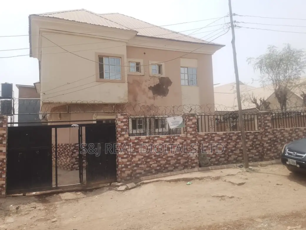 8bdrm Block of Flats in Kubwa for sale