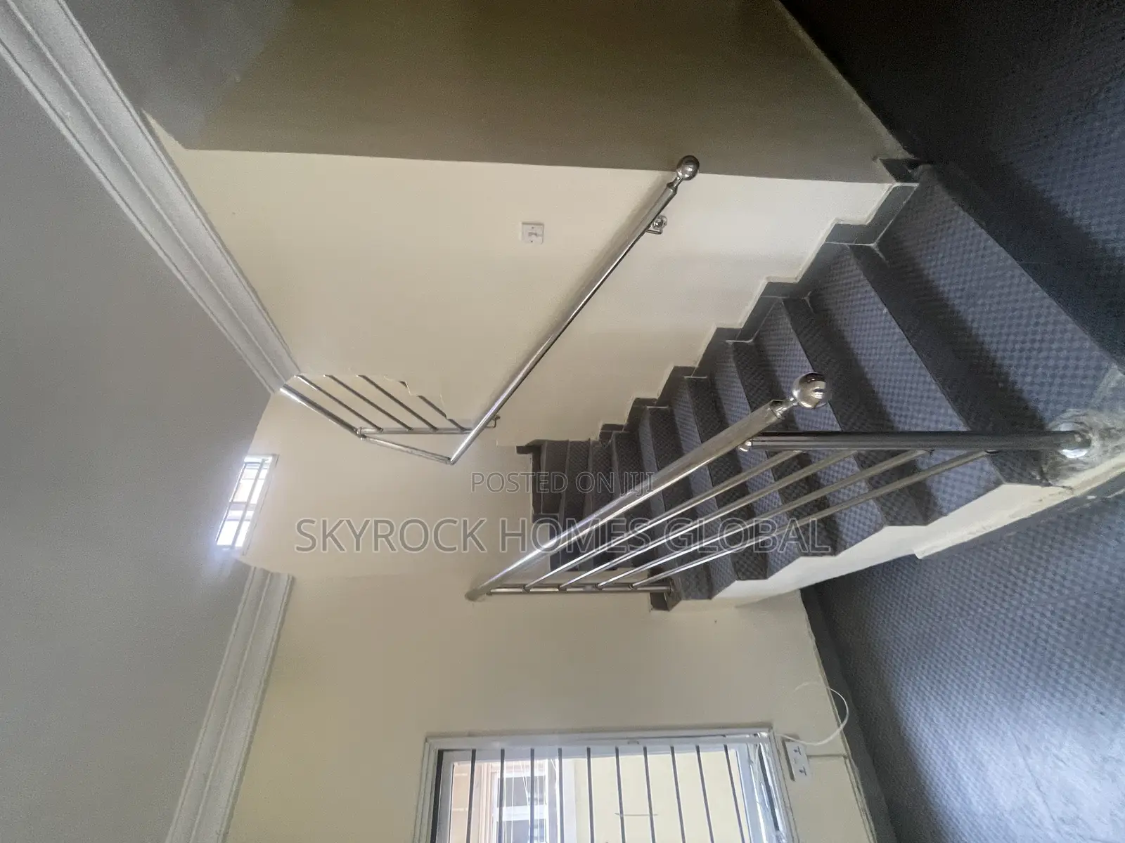5bdrm Duplex in Ikota for rent