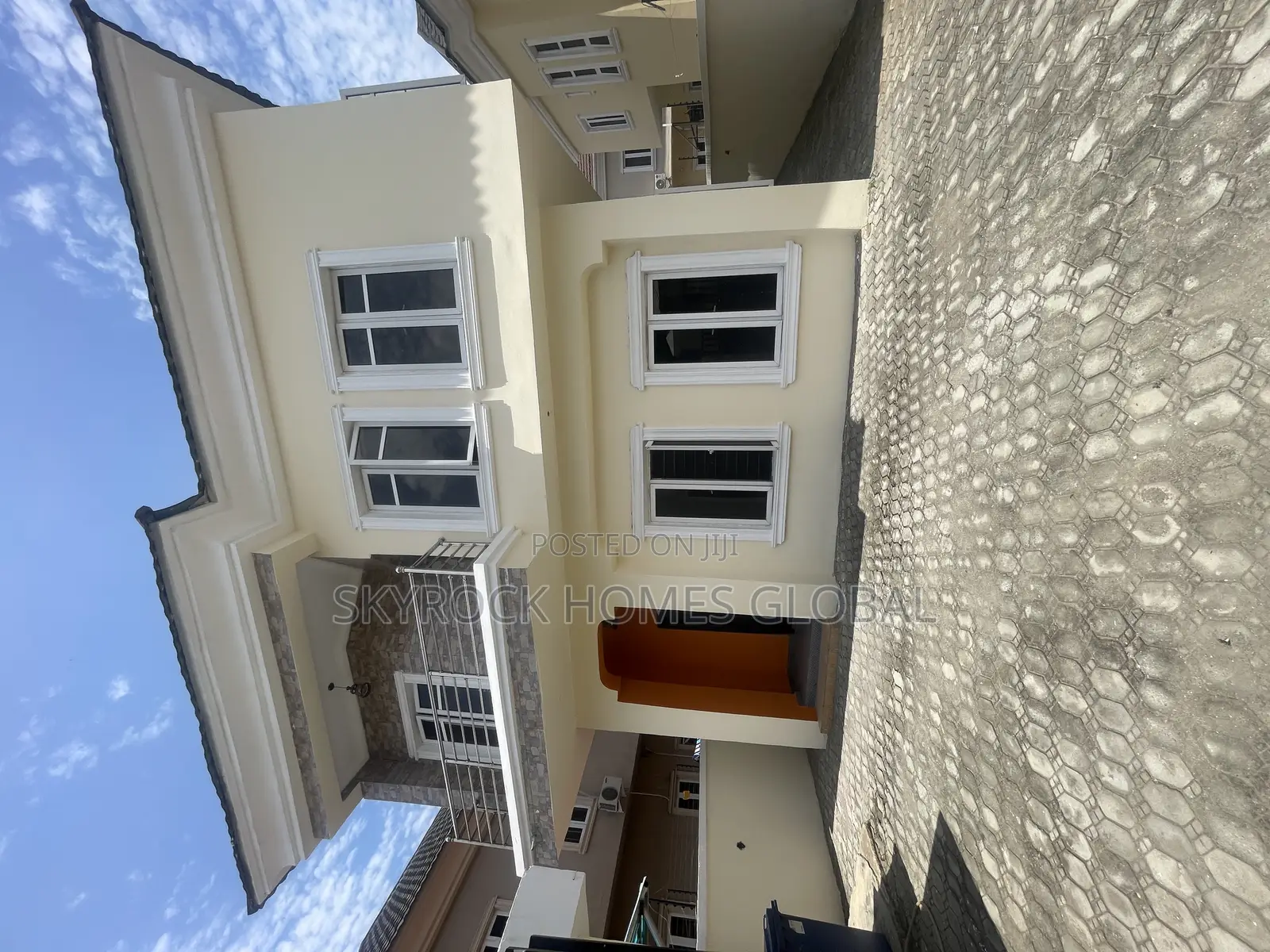 5bdrm Duplex in Ikota for rent