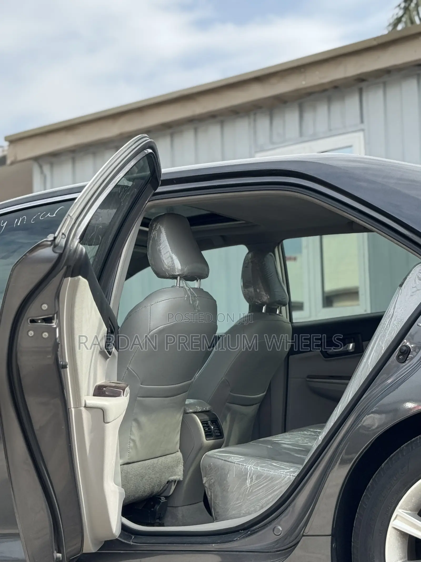 Toyota Camry XLE 4dr Sedan (2.5L 4cyl 6A) 2013 Gray