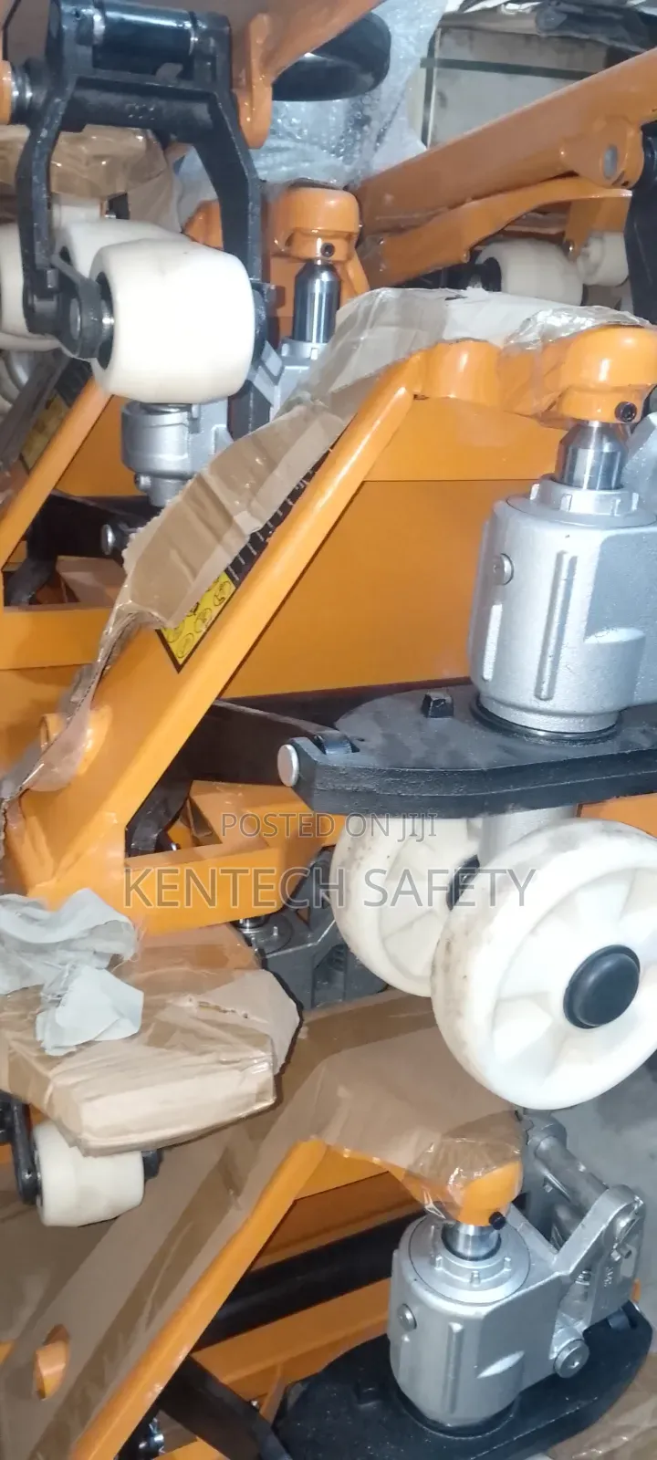 2000kg Pallet Lifting Truck
